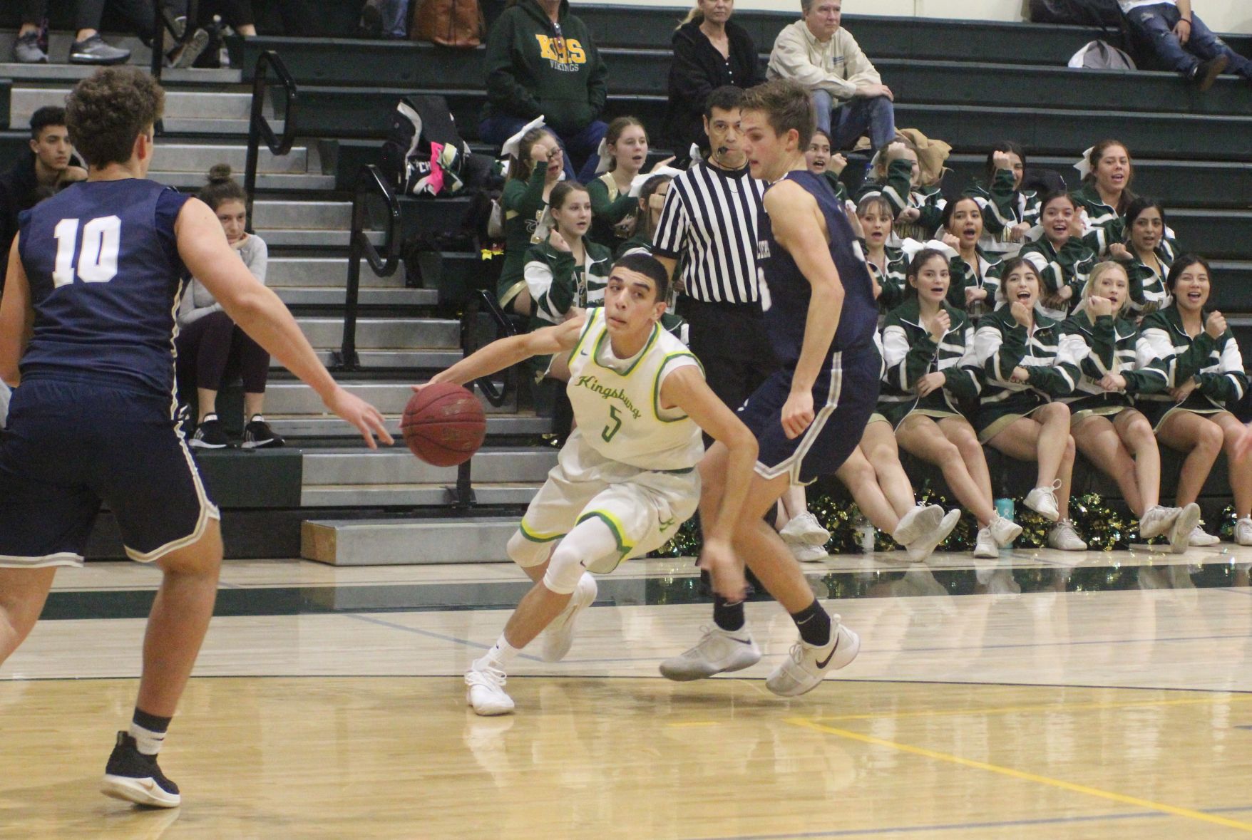 Kingsburg tops CVC